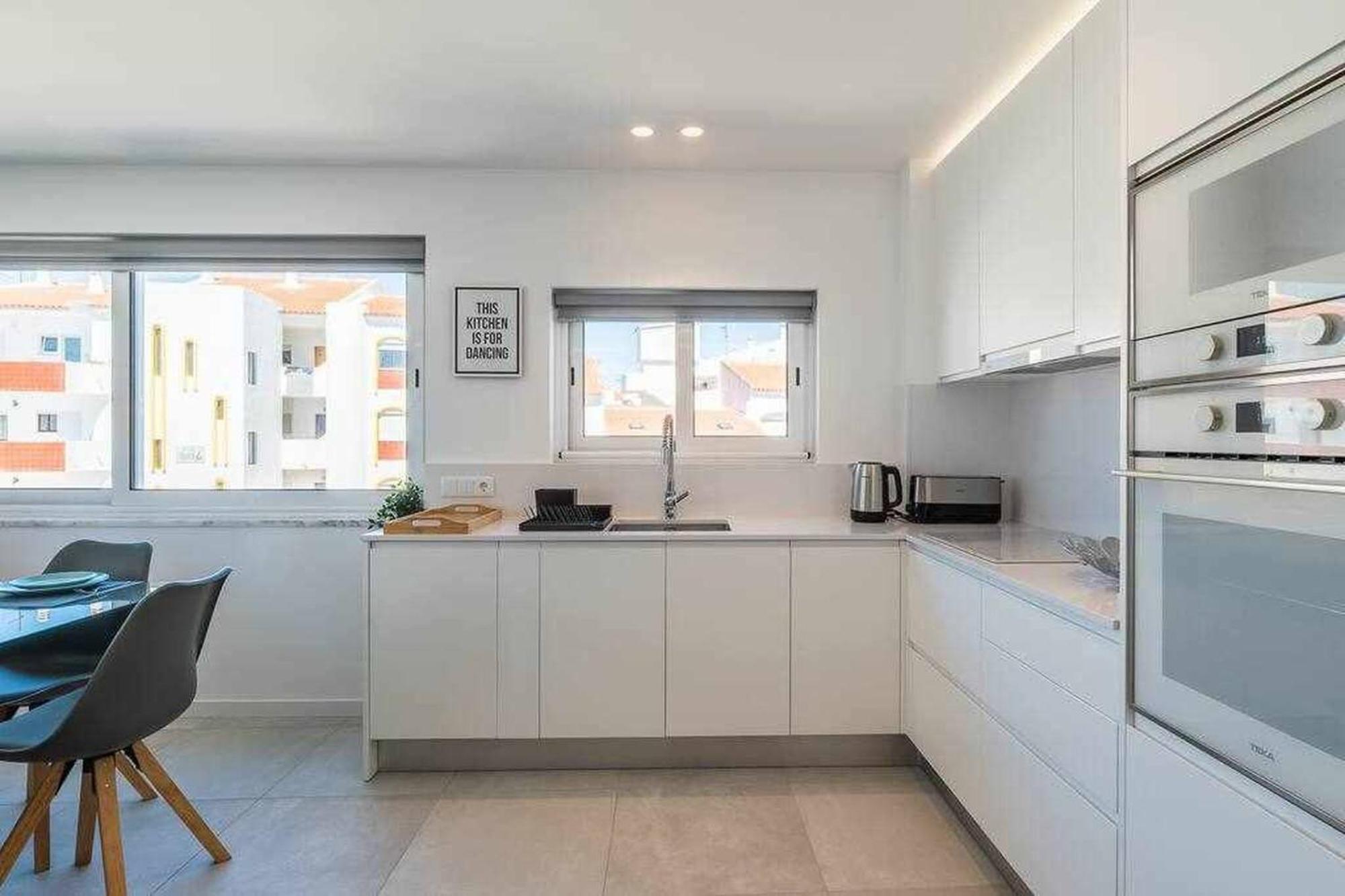 Central Town 2-Bedroom Apartment 알부페이라 외부 사진